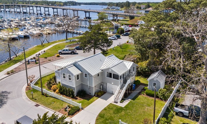 Oriental Cabaña | Water Street Cottage - Waterfront Destination