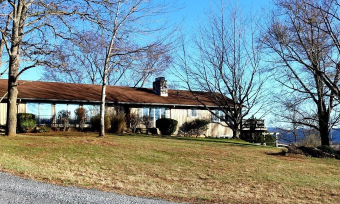 Lexington Casa | Water Trough Hill - Views of Lexington
