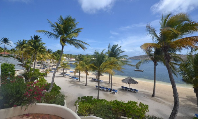 Mamora Bay Villa | Villas con vista al agua y frente a la playa en St. James Club Mamora Bay