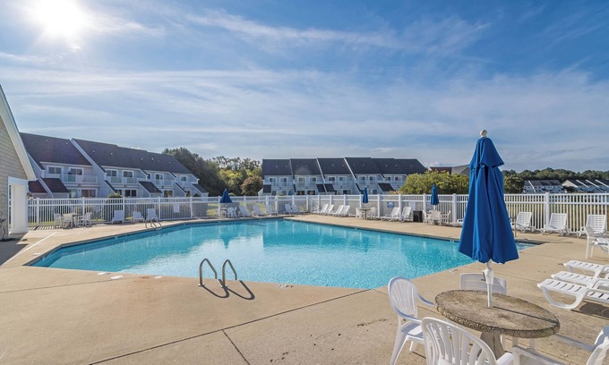 West Ocean City Casa | Water View Home in West Ocean City, minutes to the Beach and Marinas with Pools