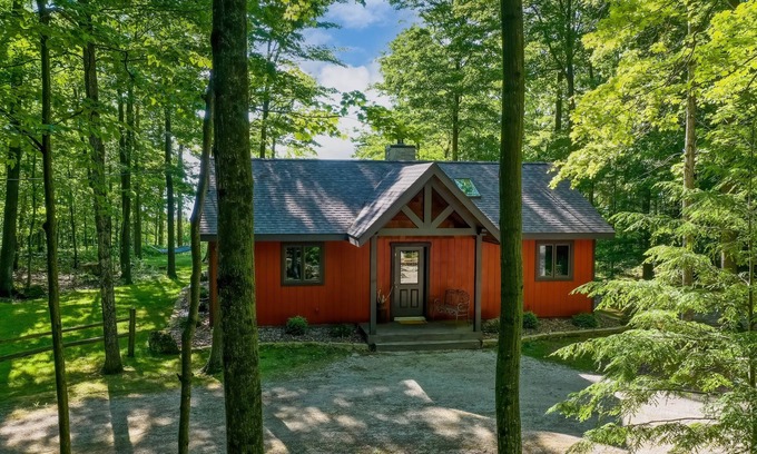 Sturgeon Bay Cabina | Water view on a bluff- Bay side with hot tub