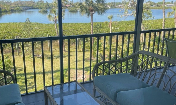 Venice Condominio | Water View Updated 2-Bedroom Condo in Venice