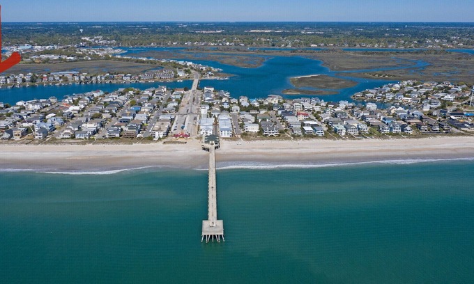 Wrightsville Beach Casa | Water View - Walk to Beach - WFH - Clean & Beautiful - 4 Night Min - Wonderful!