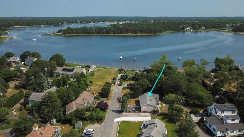 West Dennis Casa | Water Views Access to Grand Cove