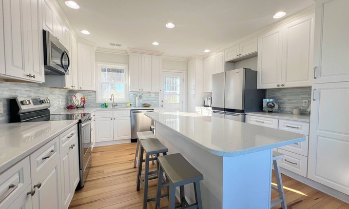 Stacy Casa | Water views and a Charming 2-bedroom house in serene Stacy with WiFi, AC