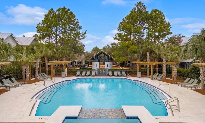 Forest District Casa | WATERCOLOR ACROSS FROM POOL! 4/4 SLEEPS 10! 6 SEATER GOLF CART!