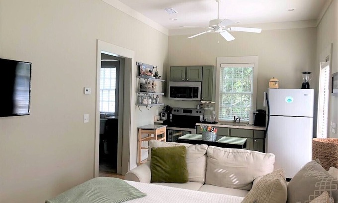 Forest District Casa | WaterColor Carriage House - 35 Running Oak Circle - Walk to Camp Watercolour!