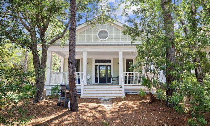 Cottage District Casa | WaterColor! Steps to Seaside, WC Tennis! LSV & 2 Bikes Included! Secluded but