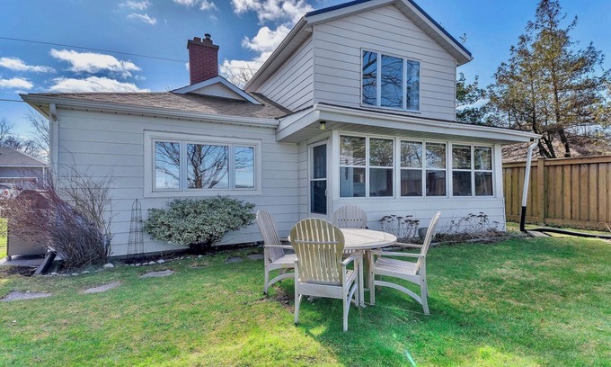Dashwood Cabaña | Watercolour Lakefront Cottage Grand Bend!