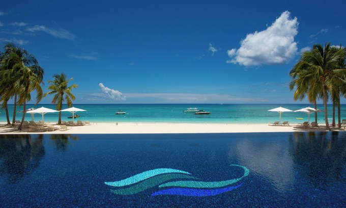 George Town Condominio | WaterColours, Cayman Islands. Luxury, beachfront vacation home, Seven Mile Beach