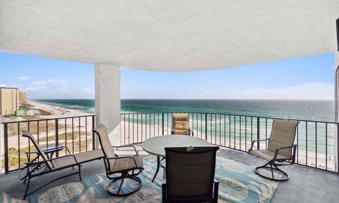 Biltmore Beach Condominio | Watercrest 902 - Ocean Pearl Retreat - Free Beach Chairs!