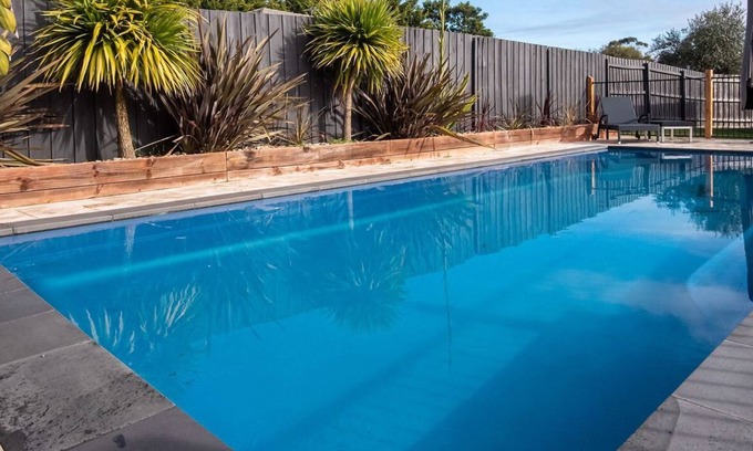 Rosebud Casa | Waterfall Gully Retreat with Gas heated Pool