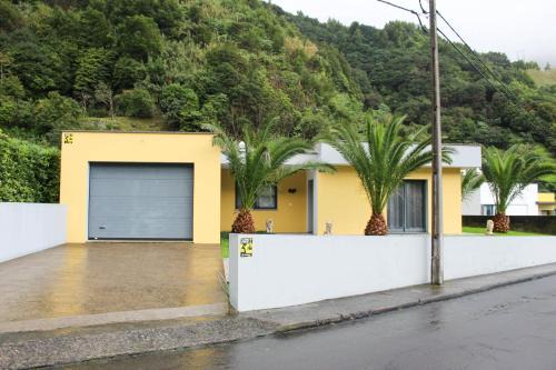 Faial Da Terra Casa | Waterfall House