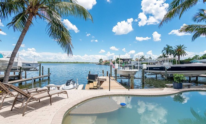 North Redington Beach Complejo | Waterfront with views of Pool, Intercoastal Water and use of 19ft Boat