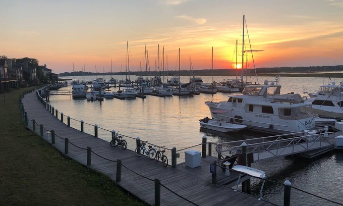 Seabrook Island Casa | Waterfront 1 bedroom Condo w/ Marina Views! Neighborhood Pool! Stunning Sunsets!