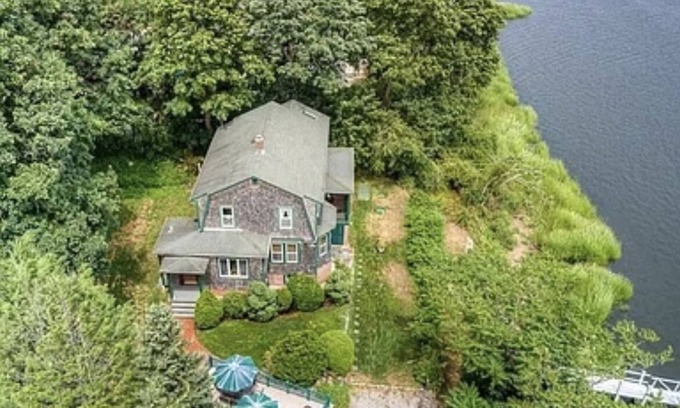 East Greenwich Casa | Waterfront 4bed, 3.5bath home in downtown East Greenwich walk to Main Street!