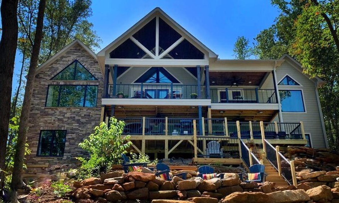 Six Mile Casa | Waterfront 5BD/5BA Dock & 9P-Hottub