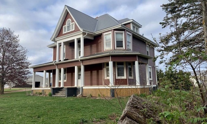 Summerside Casa | Waterfront 6 bedroom (8 beds) , 51/2 bath house in Summerside, Pei.