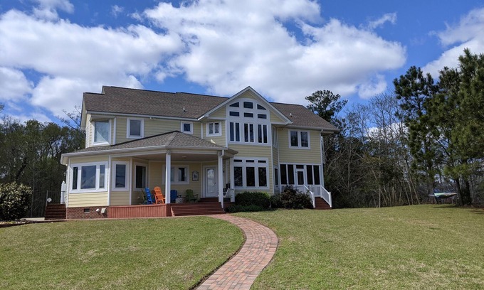 Snug Harbor Casa | Waterfront! Across from Links @ Albemarle. Great for golfers, families & more!