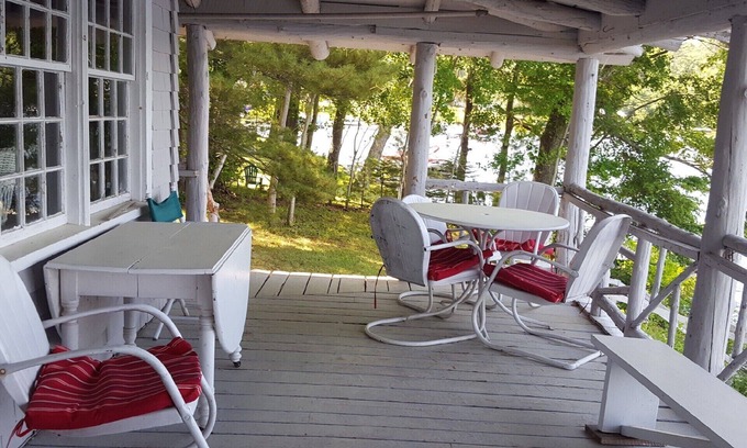 Neshobe Beach Cabaña | Waterfront Adirondack Style Cottage rústico grandes puestas de sol