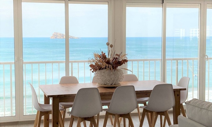Benidorm Apartamento | Maravillosas Vistas al mar y a la playa Primera Linea Playa Levante .