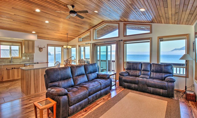 Craig Apartamento | Waterfront Apt w/ Mtn View, Walk Into Town!