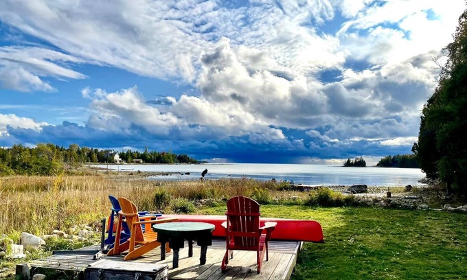 Northern Bruce Peninsula Chalet De Esquí | Waterfront Bliss at The Lookout: Serene & Spacious