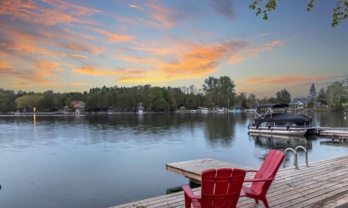 Brockton Cabaña | Waterfront Bliss: Firepit & BBQ Cottage R