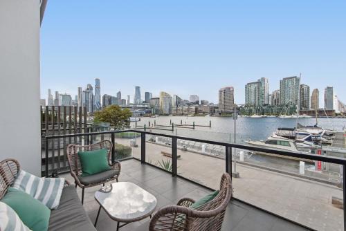 Docklands Apartamento | Waterfront Bliss in Promenade w/Cozy 5BR/4BA