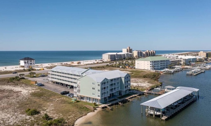 Orange Beach East Condominio | Waterfront|Boat Slips|Near Florabama|Sleeps 6!