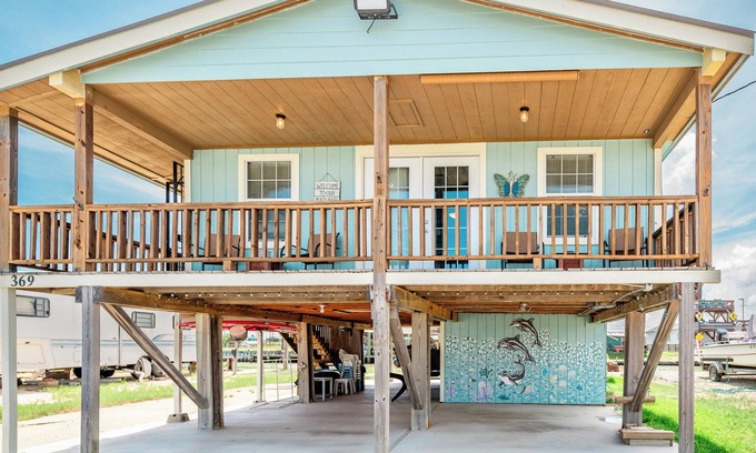 Cedar Lane Casa | Waterfront Bungalow w/ Pier & Amazing Views