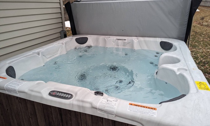 Siren Cabina | Waterfront Cabin in Siren on Clear Lake, Hot Tub, sandy shoreline & more.