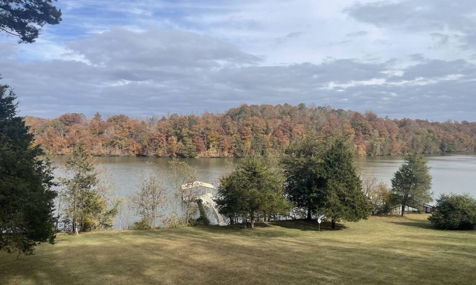 Pittsville Cabina | Waterfront Cabin on Leesville Lake!