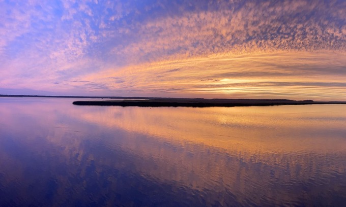 Northside Alquiler De RV | Waterfront campsite, a serene oasis for nature lovers and fishing enthusiasts!