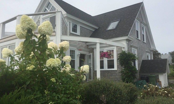 Kingsburg Casa | Waterfront cape walk to two long, sandy beaches in pastoral seaside settlement