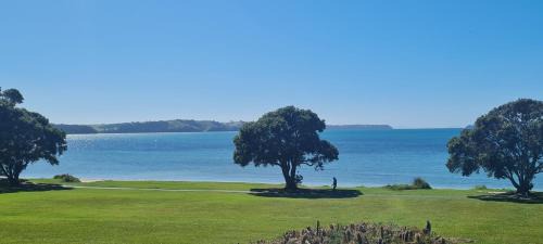 Snells Beach Casa | Waterfront Charm - Snells Beach Holiday Home
