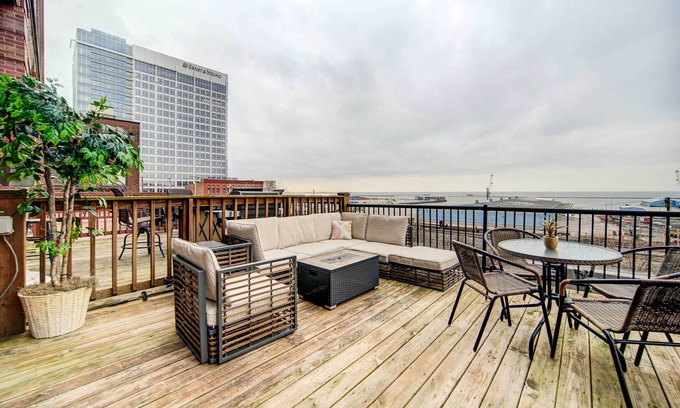 Downtown Cleveland Condominio | Waterfront Cleveland Apt ~ 1 Mi to Downtown