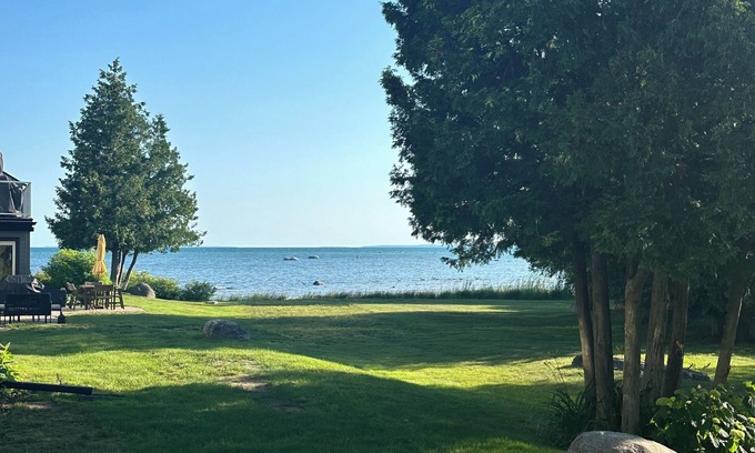 Collingwood Casa | Waterfront Collingwood Bungalow Design Condo Stacked Townhouse + Trails/Blue Mtn