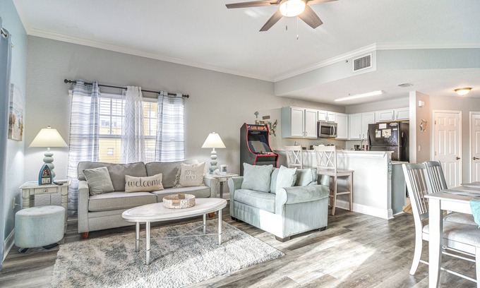 Treasure Island Condominio | Waterfront Treasure Island Condo w/ Arcade
