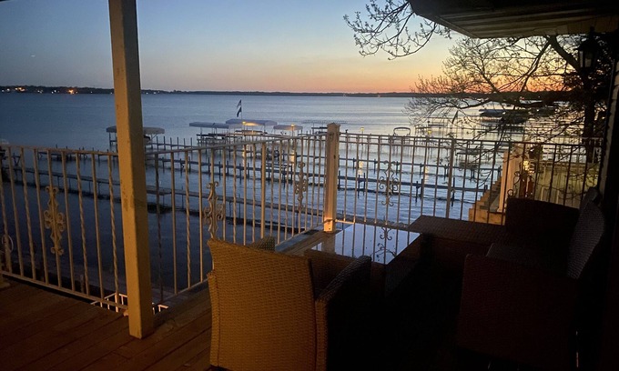 Clear Lake Condominio | Waterfront Condo- Best View!