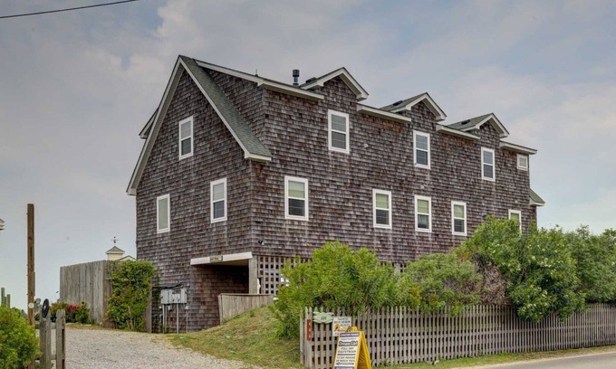 Ocracoke Condominio | Waterfront Condo Located right on Silver Lake Harbor