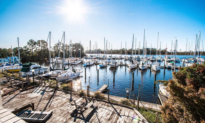 New Bern Condominio | Waterfront Condo near Tryon Palace | Sleeps 4