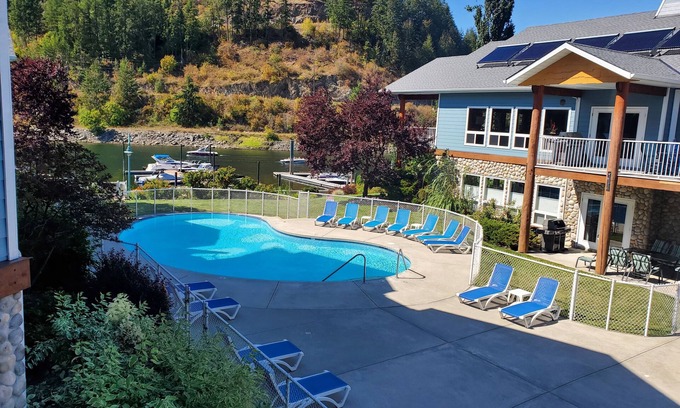 Sicamous Condominio | Waterfront Condo unit D201 with BOAT SLIP, Pool, Hot Tub, underground Parking
