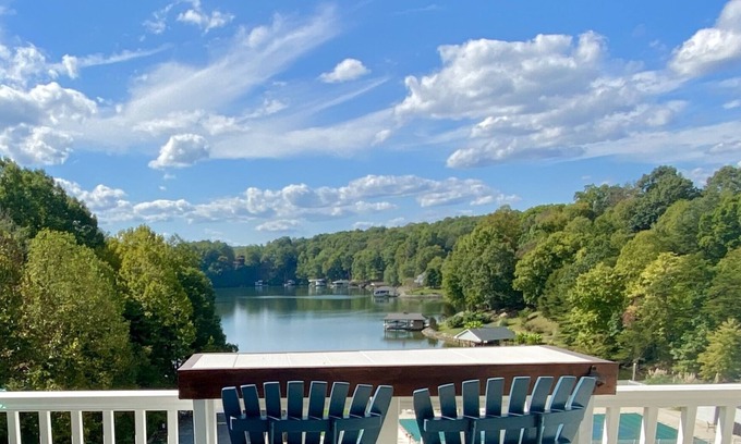 North Shore Condominio | Waterfront Condo!