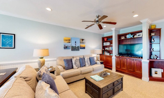 Hatteras Condominio | Waterfront Condo w/ Free WiFi, Central AC, Private Washer/Dryer, Shared Pool