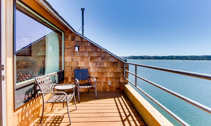 Newport Condominio | Condominio frente al mar con piscina / jacuzzi compartidos, terraza privada y vistas exquisitas