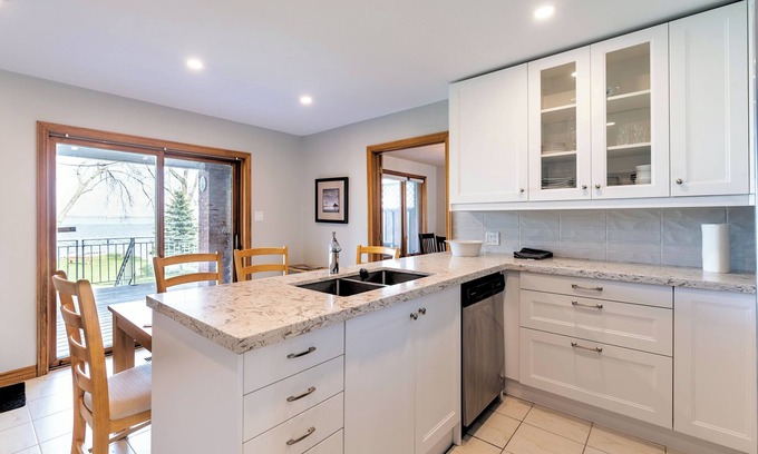 Innisfil Cabaña | Waterfront Cook's Bay Retreat