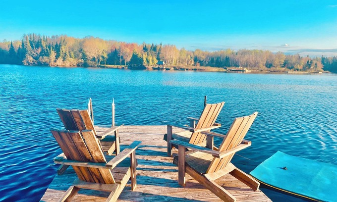 Magnetawan Cabaña | Waterfront cottage with games room on Lake Cecebe