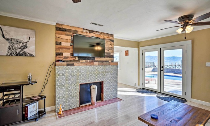 North Lakeport Cabaña | ¡NUEVO! Waterfront Cottage w / Pool & Clear Lake View!