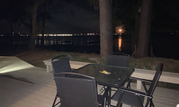 Beaufort Cabaña | Waterfront! Deepwater! Private Dock! Cottage in the City!